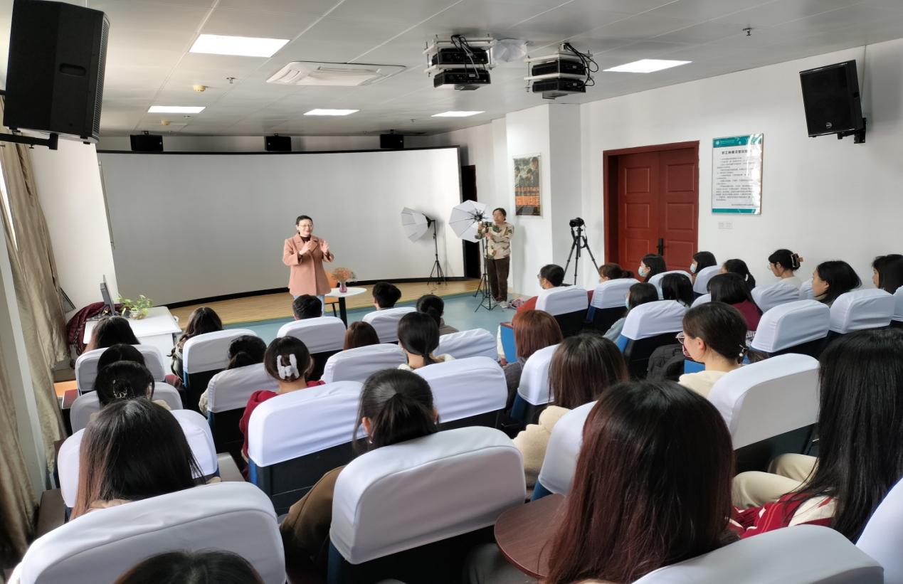 说明: H:\新建文件夹\新闻稿 照片\CFB2F8019D7A5DE41365DE94096B8AC4.jpg 说明: H:\新建文件夹\新闻稿 照片\CFB2F8019D7A5DE41365DE94096B8AC4.jpg