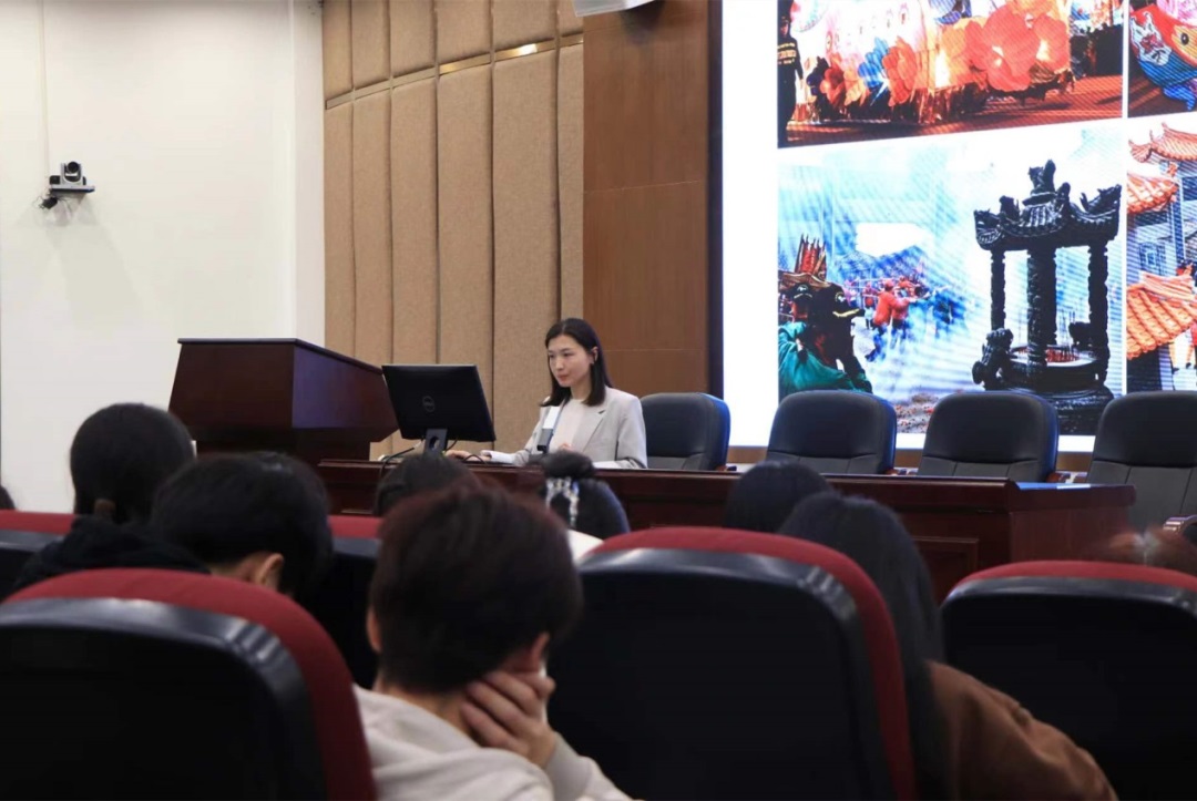 说明: D:\202302-工作\2023世界读书日系列活动 读书月活动\40期 话说非遗\话说非遗活动照片20230425\李君老师讲析非遗知识,向青年学生传授非遗文化.jpg 说明: D:\202302-工作\2023世界读书日系列活动 读书月活动\40期 话说非遗\话说非遗活动照片20230425\李君老师讲析非遗知识,向青年学生传授非遗文化.jpg