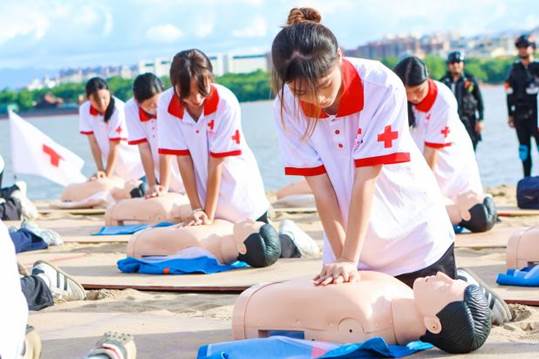 闽江师专学医护学院学子闪耀福州市红十字水上应急救援救护综合演练4