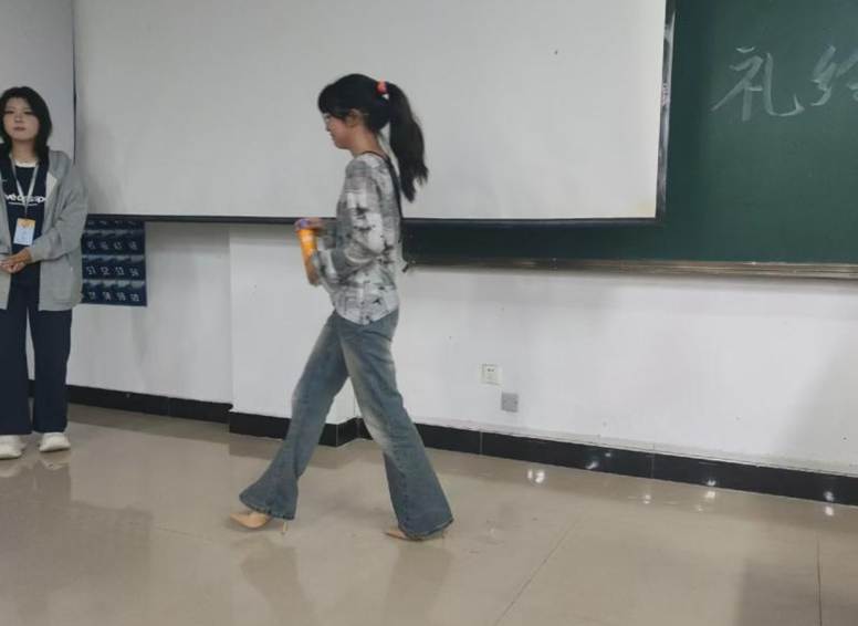 6369BE41596AFDA1FC6CA57F6838BF65