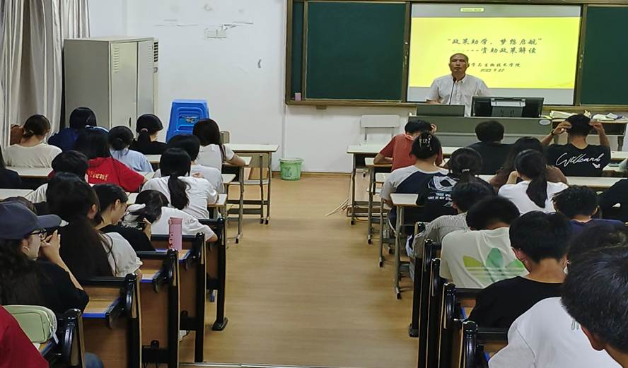 会议室里的人们 AI 生成的内容可能不正确。