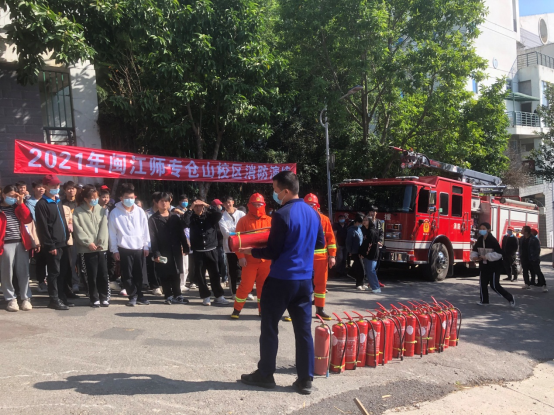我校开展防火防震消防安全疏散演练