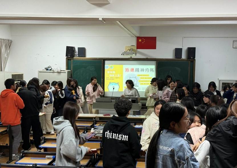 许多人在房间里 AI 生成的内容可能不正确。