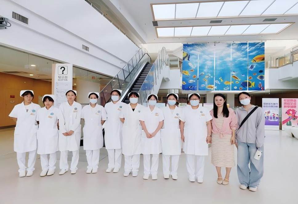 赴实习医院看望学生