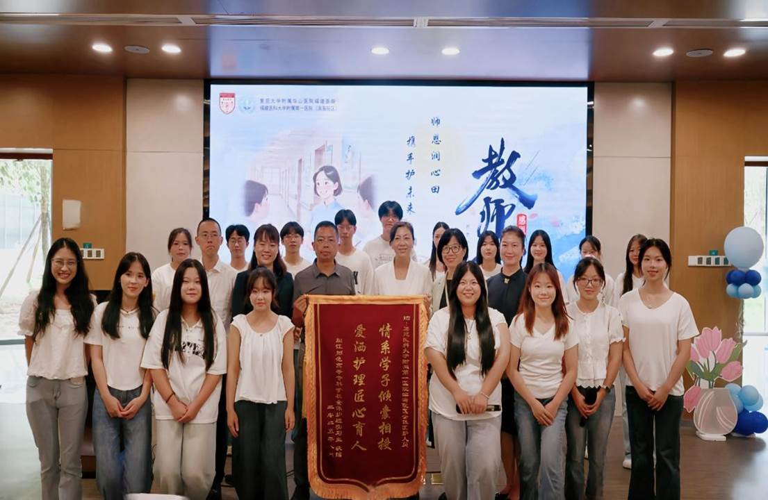 7-领导与全体实习生合影